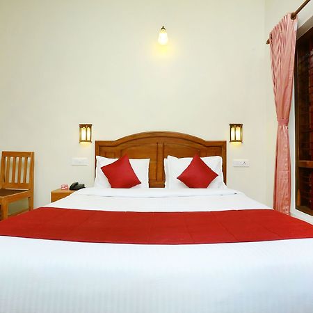 Oyo 12937 Hotel Periyar Canopy Thekkady Bagian luar foto
