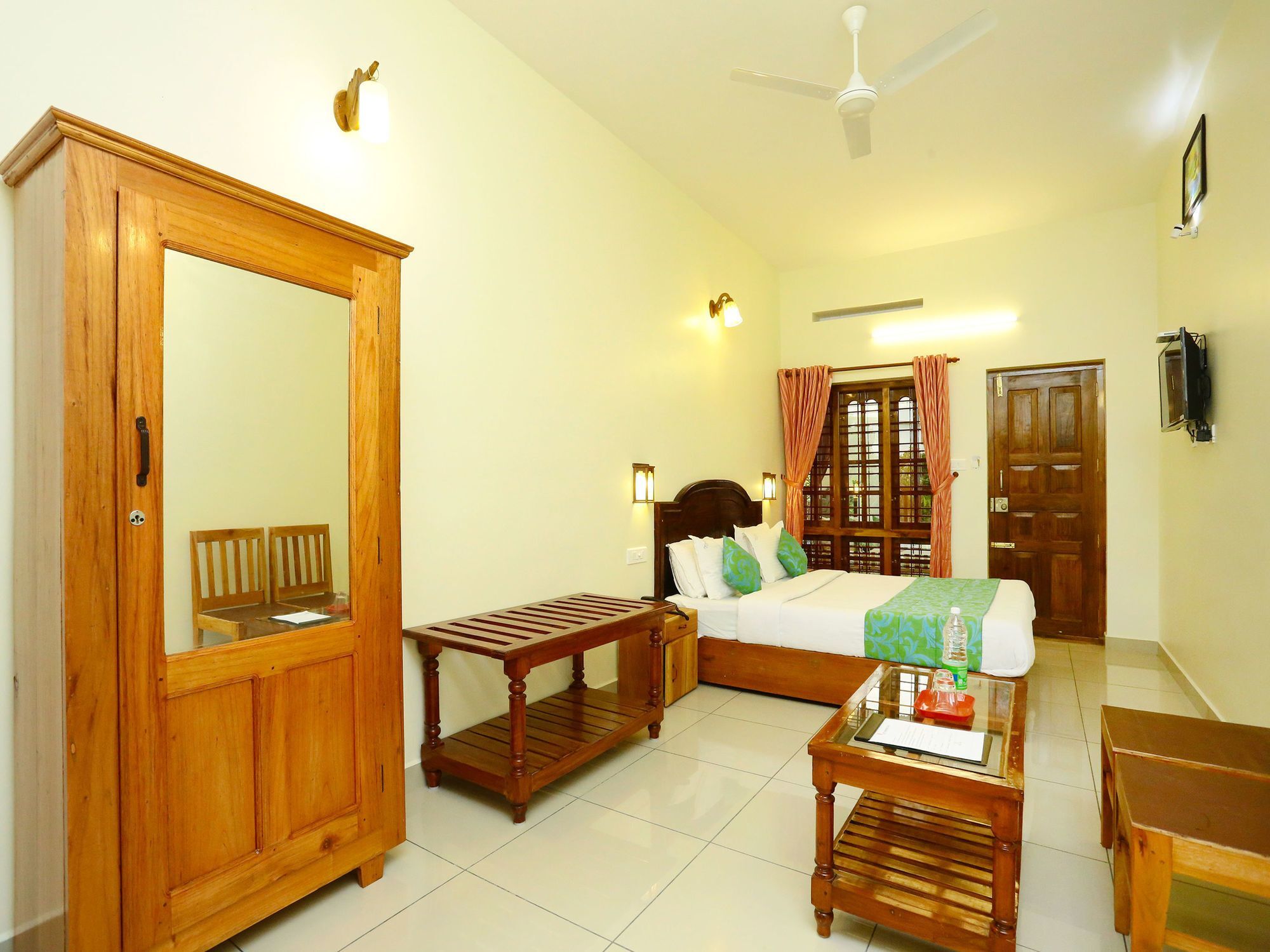 Oyo 12937 Hotel Periyar Canopy Thekkady Bagian luar foto