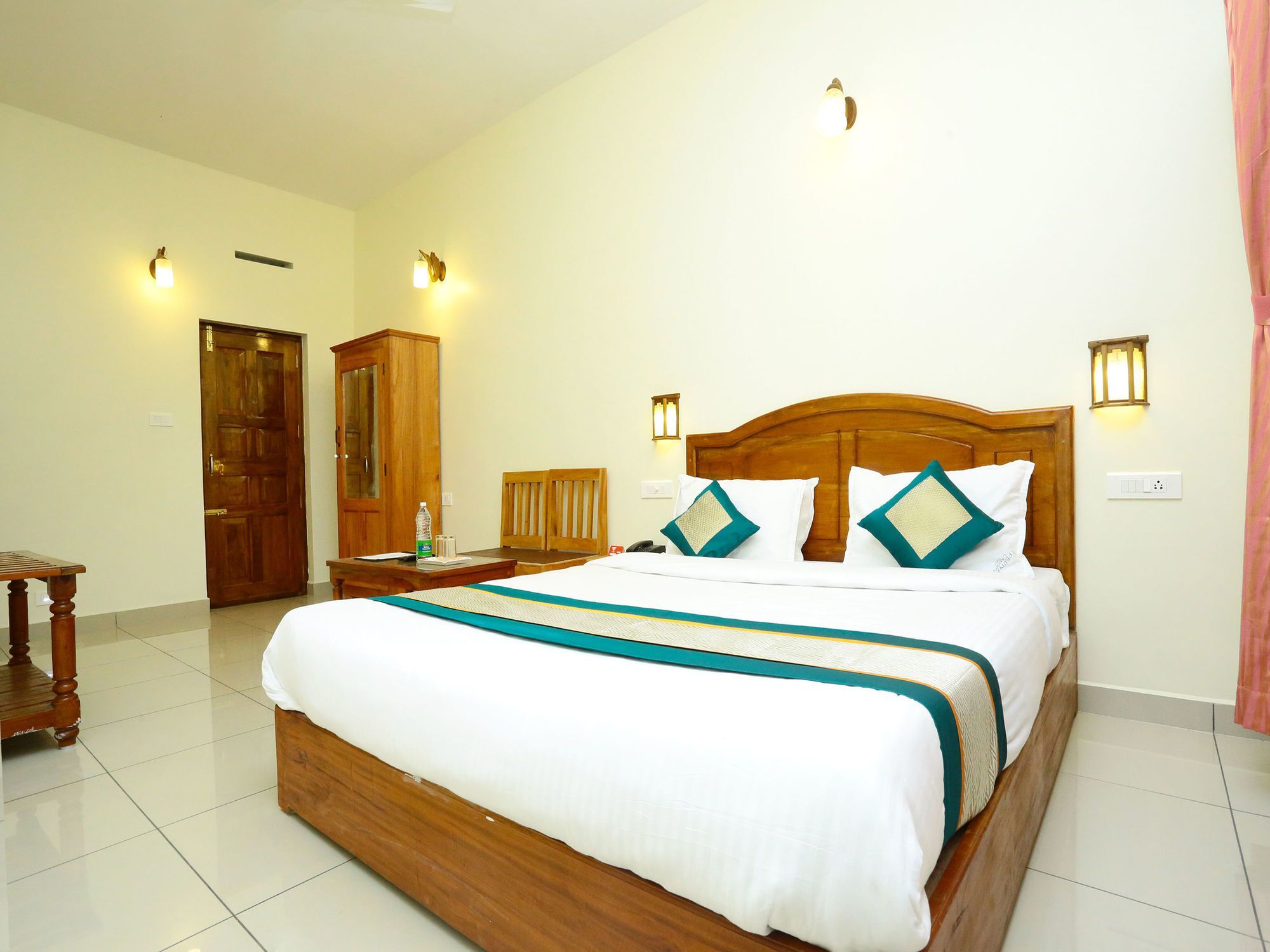 Oyo 12937 Hotel Periyar Canopy Thekkady Bagian luar foto
