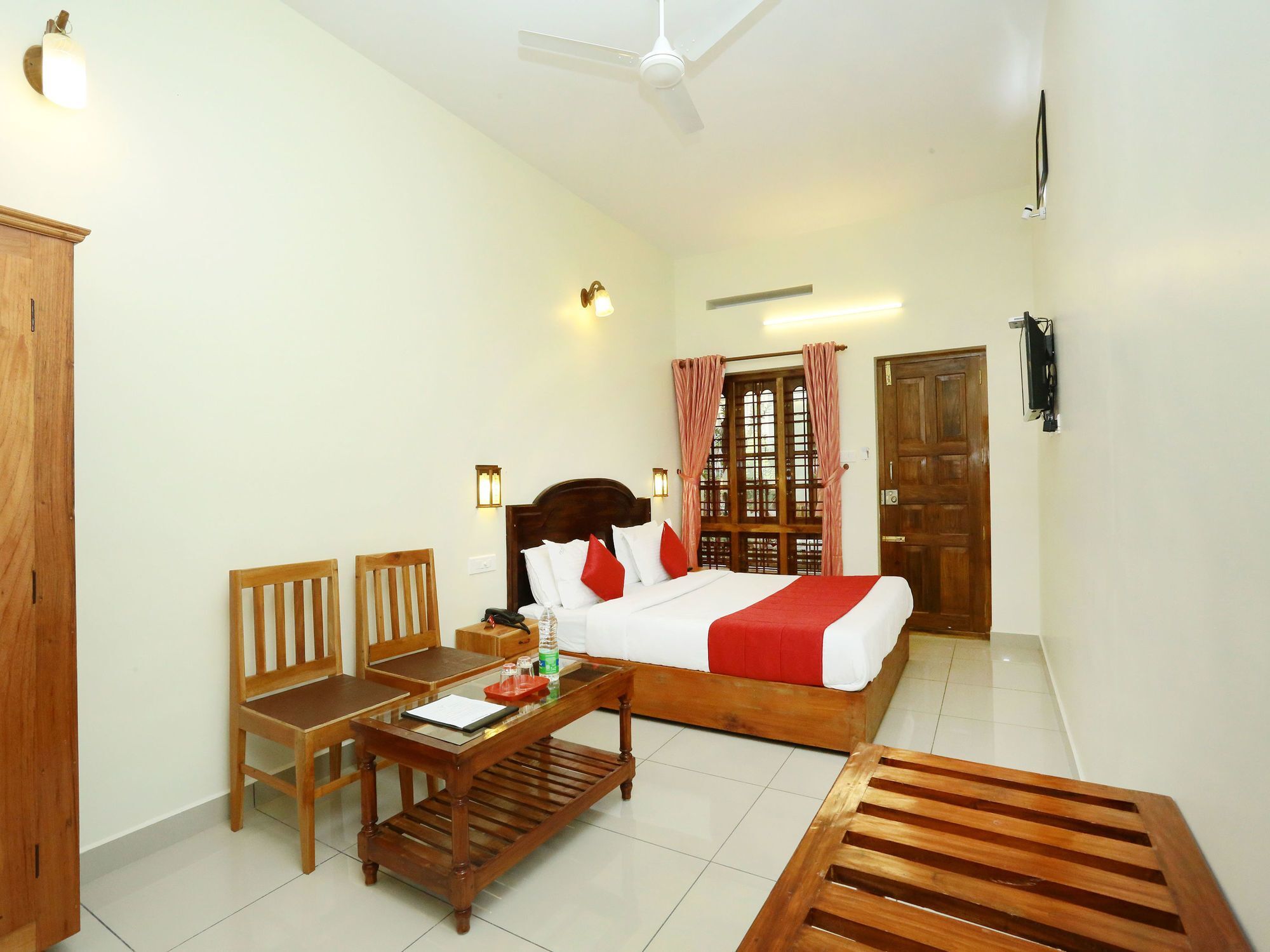 Oyo 12937 Hotel Periyar Canopy Thekkady Bagian luar foto